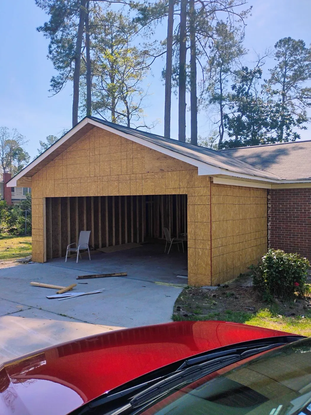 Ampliación de garaje independiente casi terminada junto a la casa existente, Metro Atlanta